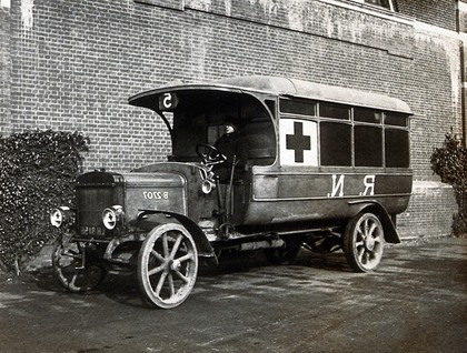 World War One: a Royal Navy ambulance car. Photograph, 1914/1918.