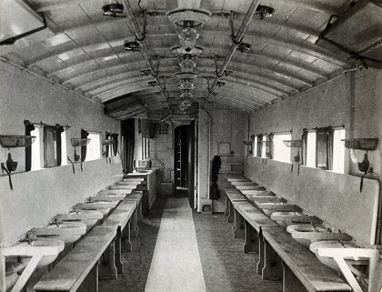 World War One: a hospital train: wash basins. Photograph, 1914/1918.