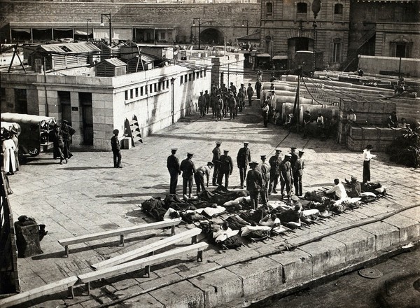 World War One: Malta: wounded soldiers on stretchers in the dock. Photograph, 1914/1918.