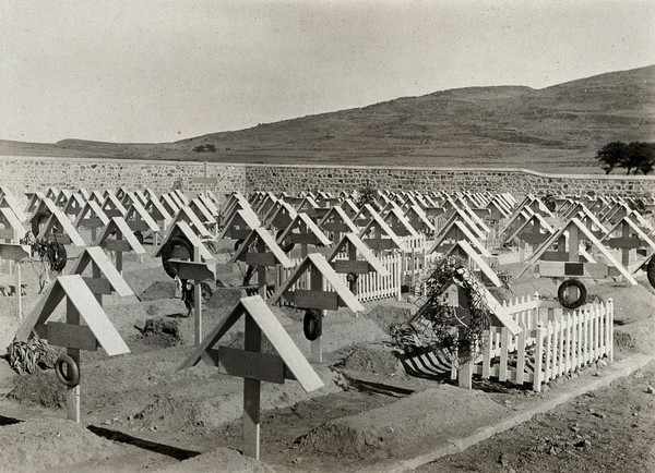 World War One: military cemetery. Photograph, 1914/1918.