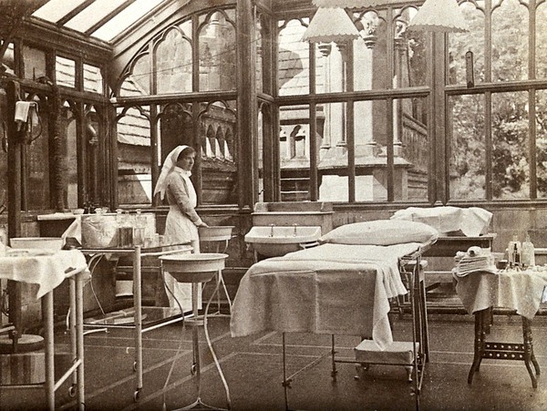 Mount Stuart, Isle of Bute, Scotland (during use as a military hospital): a nurse in the operating theatre. Photograph, 1914/1918.