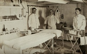 view World War One: the H.M.S. Barham: the sick bay with three medics. Photograph, 1914/1918.