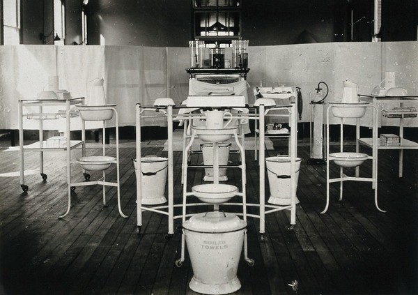 Royal Naval Hospital, Haslar: operating room equipment. Photograph, 1914/1918.