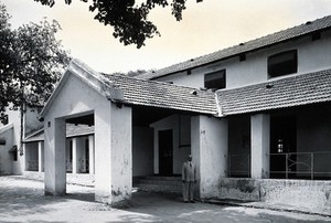 view Begumpet Hospital, Secunderābād, India: exterior. Photograph by Raja Deen Dayal & Sons, 193-.