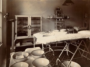view Wotton Lodge, Gloucester: operating theatre. Photograph, ca. 1909.