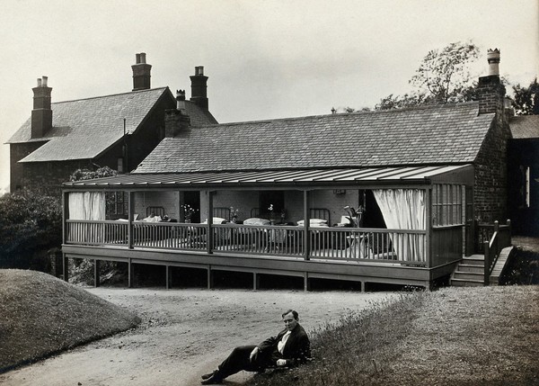 Nottingham: a verandah for open air treatment of the sick. Photograph, 1914.