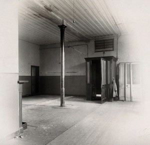 view Glasgow Royal Infirmary, Scotland: interior of the Lister Ward during demolition. Photograph by Whyte & Sons, 1928.