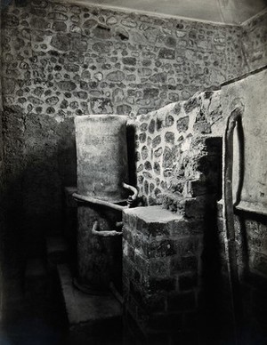 view Pompeii: a Roman villa calidarium (hot bath), showing water tanks and pipes. Photograph by Fratelli Alinari, 1931.