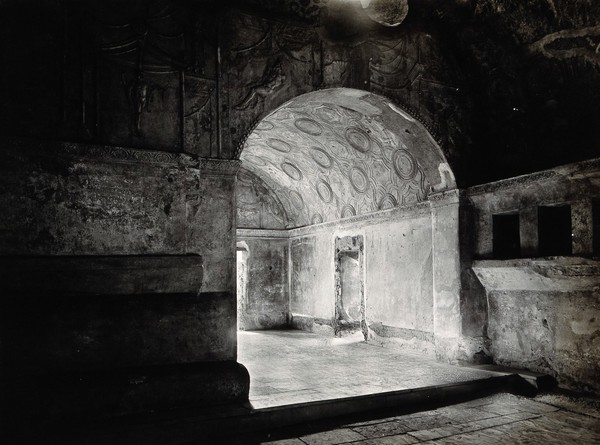 Pompeii: the Stabian baths, a view of the interior, with decorated ceilings. Photograph by Alinari, 1931.