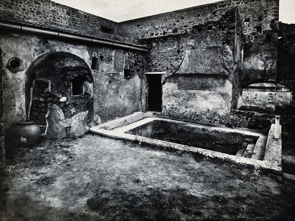 Pompeii: the baths in the House of the Silver Wedding. Photograph by Alinari, 1931.