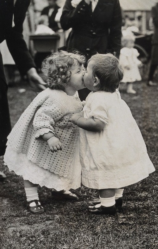 Beckenham Baby Show, London: two toddlers kissing. Photograph, 1922.