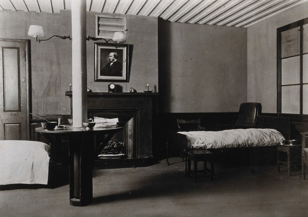 Wellcome Historical Medical Museum, Wigmore Street, London: reconstruction of the Lister ward in the Royal Infirmary, Glasgow. Photograph.