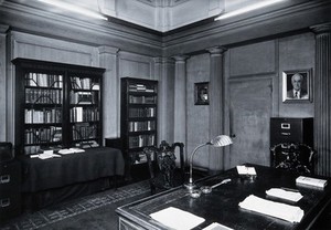 view The Wellcome Historical Medical Museum, 28 Portman Square, London: the Director's Room, c. 1954. Photograph.