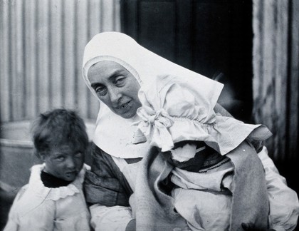 Gloucester smallpox epidemic, 1896: Elsie Clutterbuck (right), a smallpox patient, with another patient (a boy) and a nurse. Photograph by H.C.F., 1896.