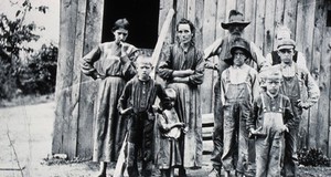 view Ankylostomiasis: a family in Kentucky with hookworm disease. Photograph, 1926.