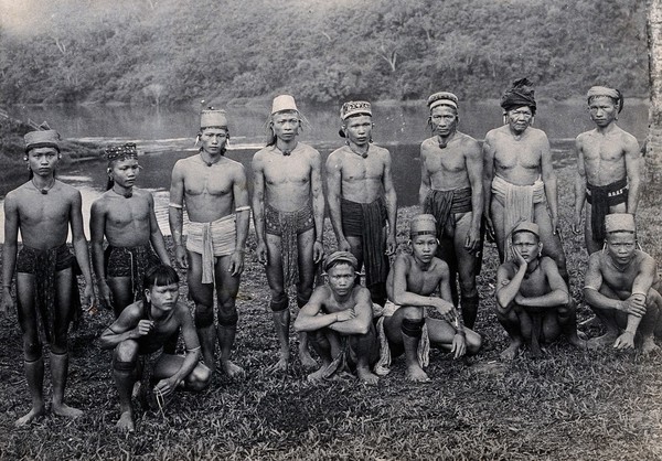 Sarawak: people of a Long Pokun tribe from the Upper Tinjar region. Photograph.