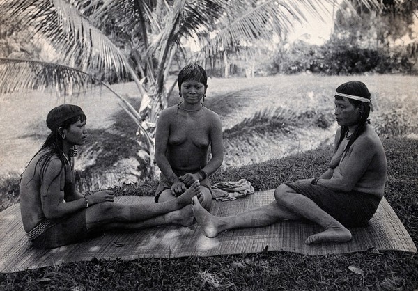 Sarawak: three Kalabit women. Photograph.