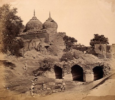 India: a ruined mosque near the 'Cusom House' battery. Photograph by F. Beato, c. 1858.