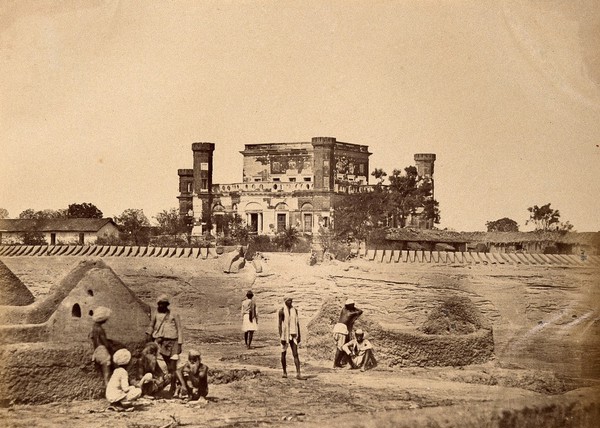 Lucknow, India: the military mess house surrounded by fortifications after the Indian Rebellion. Photograph by Felice Beato, ca. 1858.