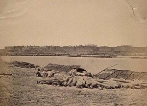 view Agra, India: the Agra fort on the banks of the River Yamuna. Photograph by Felice Beato, ca. 1858.