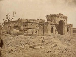 view Lucknow, India: the Lucknow Residency in ruins due to damage caused during the Indian Rebellion: the banqueting hall. Photograph by Felice Beato, ca. 1858.