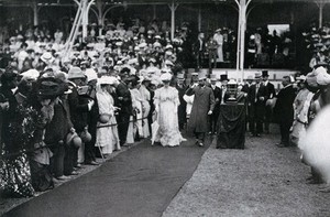 view Calcutta, India: King George V and Queen Mary (then the Prince and Princess of Wales) at the Calcutta Races, presenting the Prince's Cup. Photograph, 1906.