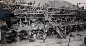 view South Africa: a pulsator machine at the Wesselton diamond mine. Photograph by A.B. Macallum, 1905.