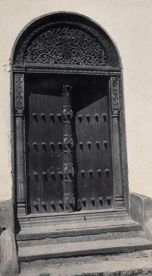 view Kenya: a carved door in Mombasa. Photograph by A.B. Macallum, 1905.