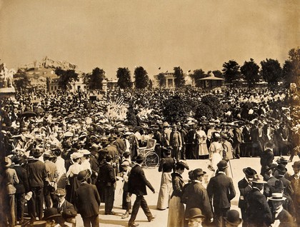 The 1904 World's Fair, St. Louis, Missouri: crowds of visitors. Photograph, 1904.