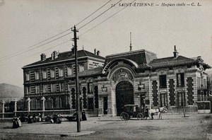 view Hôpital de Bellevue, Saint-Etienne, France: the entrance building and adjacent pavilion. Photographic postcard, ca. 1910.