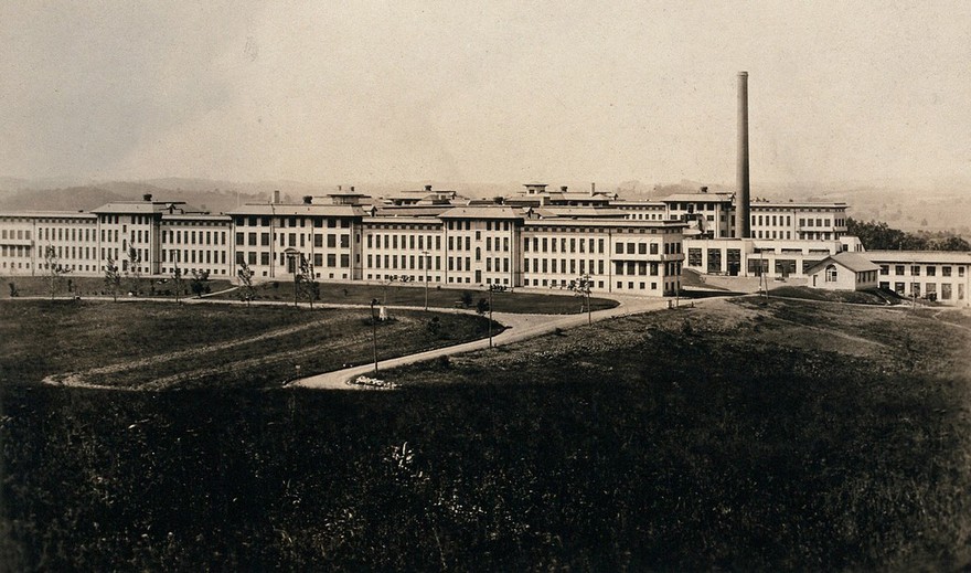 Hamburg Sanatorium, Hamburg, Pennsylvania. Photographic postcard, ca. 1930.