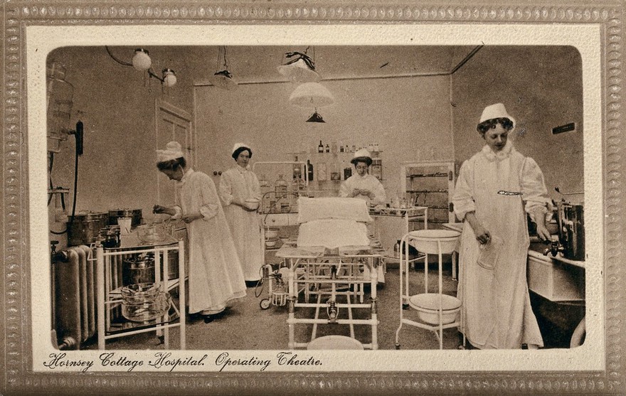 Hornsey Cottage Hospital, Crouch End: nurses in the operating theatre. Process print, ca. 1915.