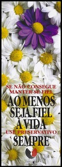 A purple daisy flower among white daisies representing a warning about the importance of fidelity and safe sex; an AIDS prevention advertisement by the Comissão Nacional de Luta Contra a SIDA. Colour lithograph, ca. 1995.