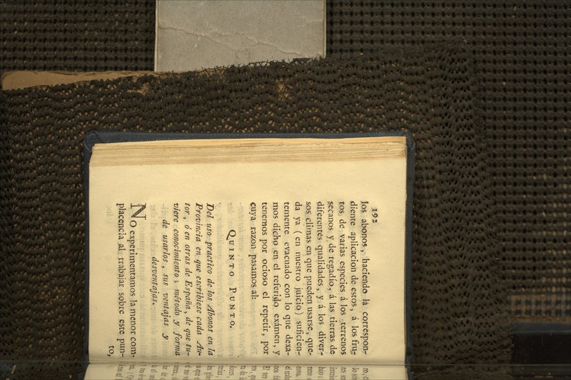 los abonos, haciendo h correspon- diente aplicación de estos, á los fru- tos de varias especies á los terrenos mecanos y de regadío, á las tierras de diferentes qualidades, y á los diver- sos; climas en que pueden usarse, que- da ya (en nuestro juicio) suficien- temente evacuado con lo que dexa- mos dicho en el referido examen, y tenemos por ocioso el repetir, por cuya razón pasamos al: Q^u iNTo Punto, Del uso practico de ¡os Abonos en la Provincia en que escribiese cada Au^ tor ^ ó en otras de España^ de que tu^^ viere conocimiento h método y forma de usarlos , sus ventajas y desventajas. : N, O experimentamos la menor com- placencia ,al;. trabajar sobre este pun- to,