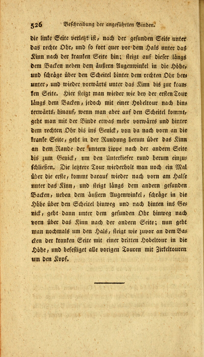 Die Itnfe ^tlte öerlei^tilf, ttacö \)tt gcfuttbm (5t\texmUt t>af rechte Dör/ uttD fo fm quer tot Dem ^al^ unter Da^ ^inn nac^ Der fratifen ©eite ßitt; fletgt auf Diefer lan^i Dem ^acfett neben Dem augern Slugenimfel in Die ^oßer ttttD fcbrage über hen 6cl)eitel hinter Dem regten Ohx Uti unter / unD ttjieDer t)ortt)art^ unter Da^ ^inn bie $ur fram fen ©eite* ^ier M^t man tt)ieDer mie bei) Der erffen^out Umi Dem 33a(fen ^ ieDocö mit einer ^ebeltour nac^ ßin^ termart^/ ßinauf/ menn man aber auf Den ©c^eitel hrnmt, gebt man mit Der S3inDe cma^ mel>r iiorit>drt^ unD tetet Dem rechten D5r bis in^ ©enic! / t)on Da nacö t>orn an Die franfe ©eite/ ö«&t in Der SvunDun^ ßerum über Daö jvinn Ätt Dem OianDe Der ^untetn £ippe nacf) Der anDern ©eite l\ß swm ©enicf/ um Den Unterkiefer runD Iberum einju? fc&lie§em 2)ie legtere Sour ttjieDerbolt man nocö ein SOial über Die erffe/ fommt Darauf mieDer nacö t)orn am ^alfc imterDa^Än/ unD llei^t Idngi^ Dem anDern gefunDen fbaämt neben Dem dugern Siugenminlel, fc()rd3e in Die S^hU über Den ©cöeitel Imvoc^ unD nacö l)inten in^ @e^ ttid, gebt Dann unter Dem aefunDen Obr bimioeg nac^ t)orn über Das ^inn nacö Der anDern ©eite; nun gebt man nocfemal^ um Den S^alß, ümt n?ie juöor m Dem^a^ cfen Der franfen ©eite mit einer Dritten ^obeltour in Die fyhUi unD befeffiget aKc öorißen Xouren mit Sirfeitouren tim Un Äopf»