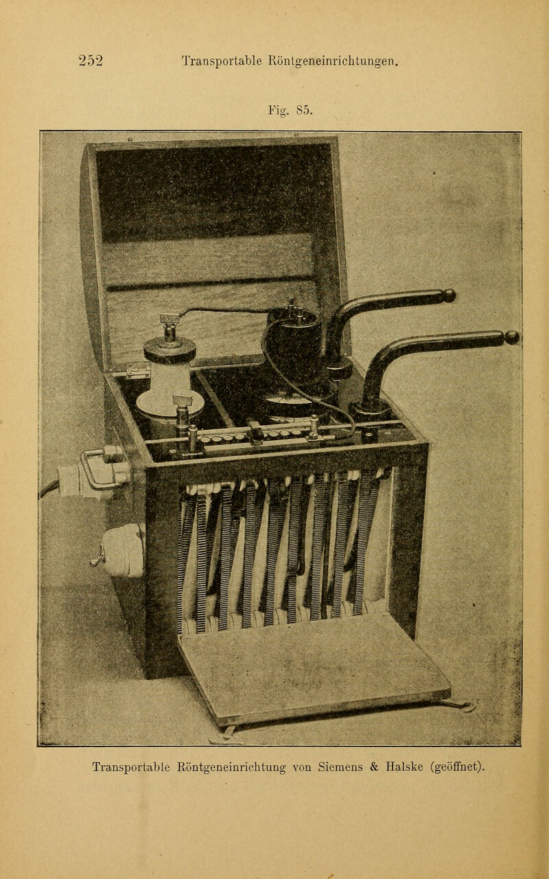 Fig. 85. Transportable Röntgeneinrichtung von Siemens & Halske (geöffnet).