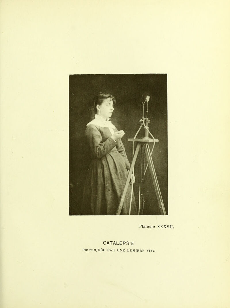 CATALEPSIE PROVOQUÉE PAR UNE LUMIÈRE VIVE
