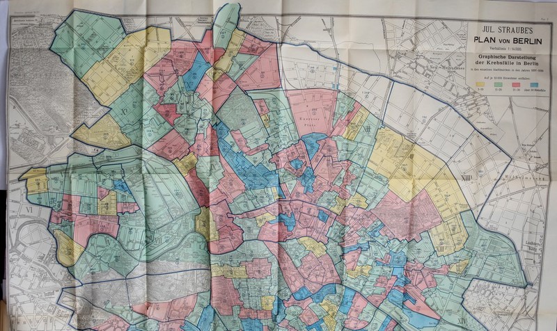 .Artilleri* ÄcKiess PI JUL. STRAUBE’S PLAN von BERLIN 'xiijAleli.'l' ‘ ' I Suntinät « /(i WPX. lelmPlN f tjfiuiliY Verhältnis 1:14500. Graphische Darstellung der Krebsfälle in Berlin in den einzelnen Stadtbezirken in den Jahren 1897-1899 Auf je 10 000 Einwohner entfallen: Pfmir Ober 30 Krebsfälle SUcktn.- piit. 'PersJäi Neu Hol Militär - ' Bhf. Central-, ^chiioiy Guter;, A3 TVtcfl^ il e ri Hst War A -ja-A1 j ,x © WX hmfi ( j ,|2“ ( 0/' :===~=Trf S)151 ! mV. \U __ *'* Ti X/v^^TxW v\ \\ X > X X259 //\<k J>35 1 AmA. KT f\\2429f / i r V \\ a nfj ir-u\A ST 2 7w V- \\ \ 2ßSxX <m //z sk - \ \ XvX/\' \232X>®1 *vA X// * kW// vP' /MoX
