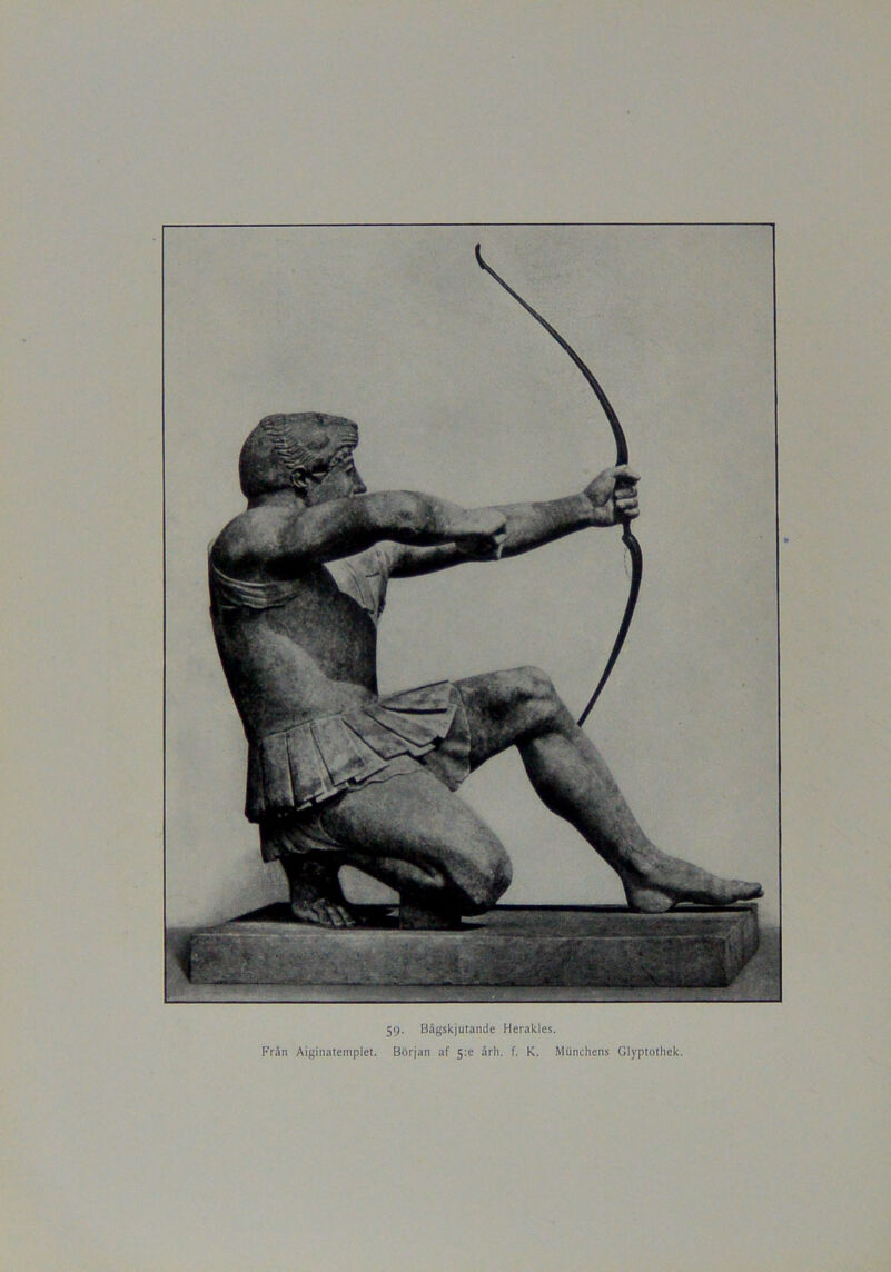 59- Bågskjutande Herakles. Från Aiginatemplet. Början af 5:e årh. f. K. Munchens Glyptothek.