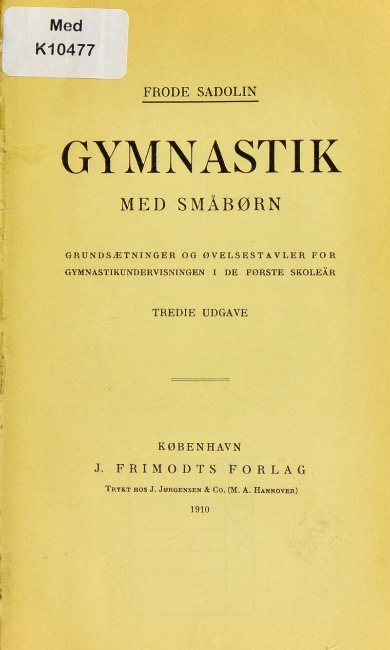 Med K10477 FRODE SADQLIN GYMNASTIK MED SMÅBØRN GRUNDSÆTNINGER OG 0VELSESTAVLER FOR GYMNASTIKUNDERVISNINGEN I DE FØRSTE SKOLEÅR TREDIE UDGAVE KØBENHAVN J. FRIMODTS FORLAG Trtkt hos J. Jørgensen & Co. (M. A. Hannover)