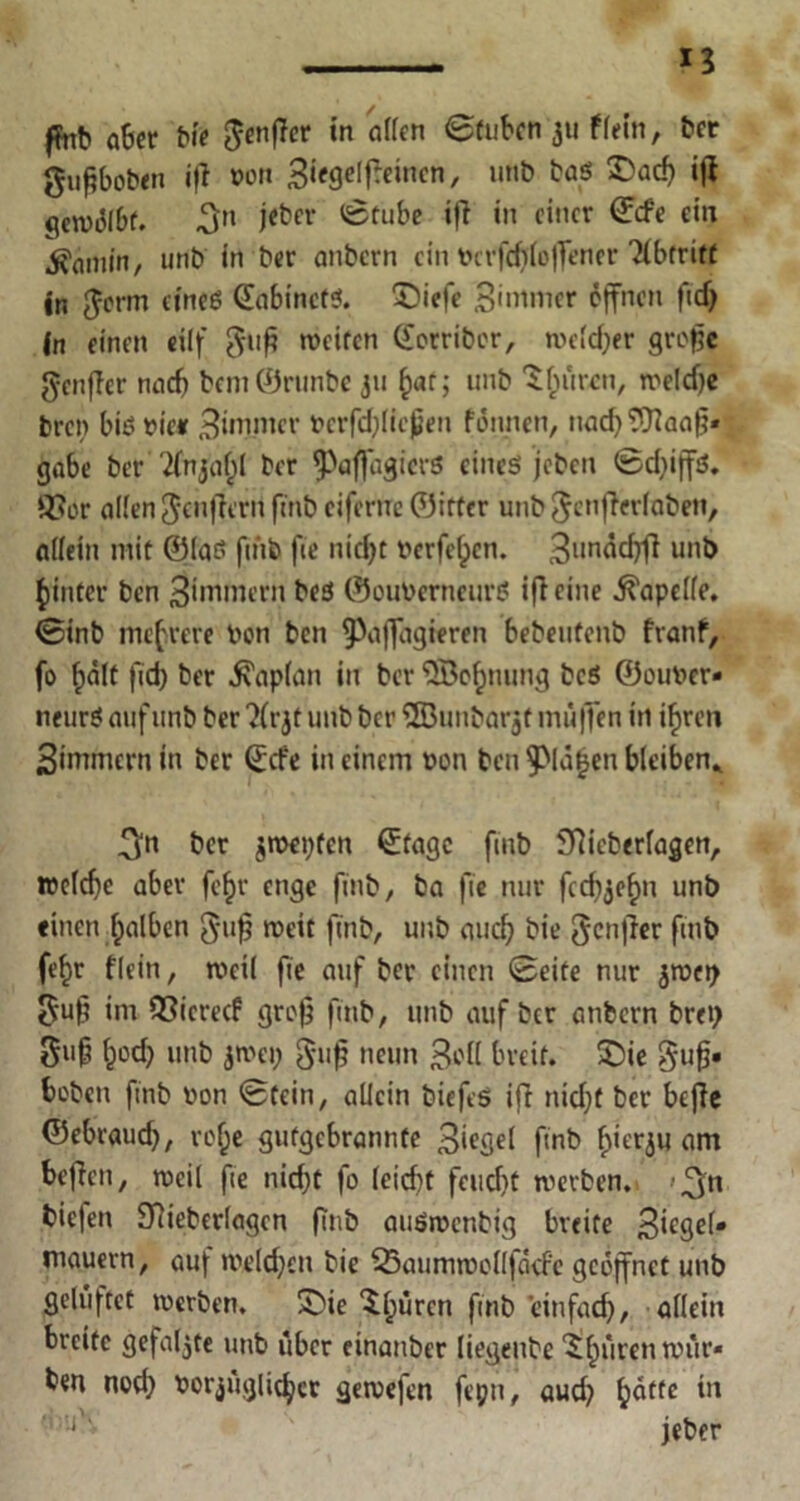 fftib aber bie genjler in offen Stuben ju ffein, bet gufjboben ifi von Siegelf einen, unb baß £>ach i|t gen)iJ(bf. 3n j^er Stube ifi in einer dtfe ein komm, urtb in ber onbern ein vctfd)fo|Tener 3(bfritf in germ eines dabinetß. Diefe S'mmcr öffnen fidj In einen eilf guß weiten dorribor, mefdjer grofic genffer noch bemWrunbcju h«t; unb Chiton, welche bren bis vie* 3»ni.mer vcrfd^Iiepen founen, nadj'tDiaafj« gäbe ber Tfnjafjl ber ^PaffagierS eines jeben Sd)iffS. &>or offen genfiern ft'nb eifernc Witter unb genfierfaben, offein mit ©faß finb fee nicht verfemen. 3l|näd)fi unb hinter ben ^immern bes ©ouVerneurß ifl eine ^apeffe. Sinb mehrere Von ben fPnjfagieren bebeutenb ftanf, fo fjdlt fid) ber ivopfan in ber Wohnung bcS ©ouver- neurß auf unb ber ?(rjt unb ber dßunbarjt mü|fen in ihren 3inTmcrn in ber defe in einem von ben 9Ma|en bleiben* ^n ber jroepfen dfogc fmb 97icberfagcn, welche aber fefjr enge finb, bo fte nur fcchjchn unb einen halben guf? weit finb, unb auch bie genfier fmb fehr ffein, weil fie auf ber einen Seite nur jroei) gu)t im QSicrecf grof} finb, unb auf ber anbern brei) gu§ hod) unb jivep gufj neun 3vd breit. £)ie gu0« beben finb von Stein, allein biefes ifl nicf)t ber befie ©ebrauch, rof)e gufgebrannte 3iegel finb hierzu am befien, weil fte nicht fo feid)t feucht werben. biefen S^ieberfagen finb auöwcnbig breite 3iegef* mauern, auf welchen bie SSaumwofffdcf'e geöffnet unb gelüftet werben. £>ie ‘Slmrcn fmb einfach, allein breite gefaxte unb über einanber liegenbe 5hlircn tviir« ben nod) vorzüglicher getvejen fepn, aud? h^fc *n ' 1' jeber