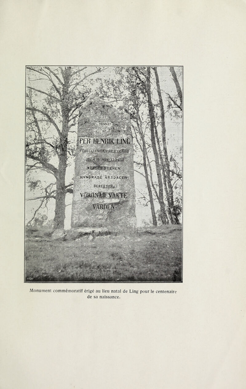 Monument commémoratif érigé au lieu natal de Ling pour le centenaire de sa naissance.