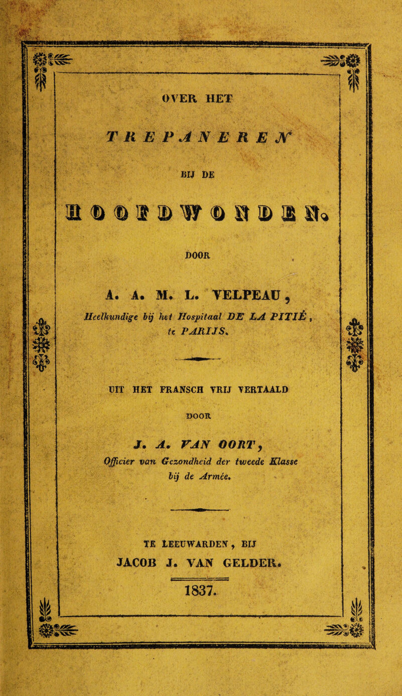 Geschiedkundig Overzi&t. Van vóór HiPPOCRATES tijd , is ons niets aan¬ gaande den trepaan bekend , doch dat deze trepa¬ neerde , weten wij» Maar als wij de schoone geschrif¬ ten , over de hoofdwonden, welke hij ons heeft nagelaten en de verstandige voorschriften welke hij tot derzelver genezing invoerde, lezen, is het buiten twijfel , dat het trepaneren , reeds vóór zijnen tijd bekend was t want hetgeen hij er van zegt, kan niets anders , dan eene korte herhaling van langdu¬ rige en talrijke waarnemingen zijn. Het is echter opmerkelijk ? dat Homerus geen* zijner helden deed trepaneren , daar de wonden, welke aan den schedel voorkomen, en welke hij als het verhevenste gebeente des hoofds aanmerkte, ten allen tijde eervol en dich¬ terlijk waren. Bij de lezing van de verhandeling over de kwei*>