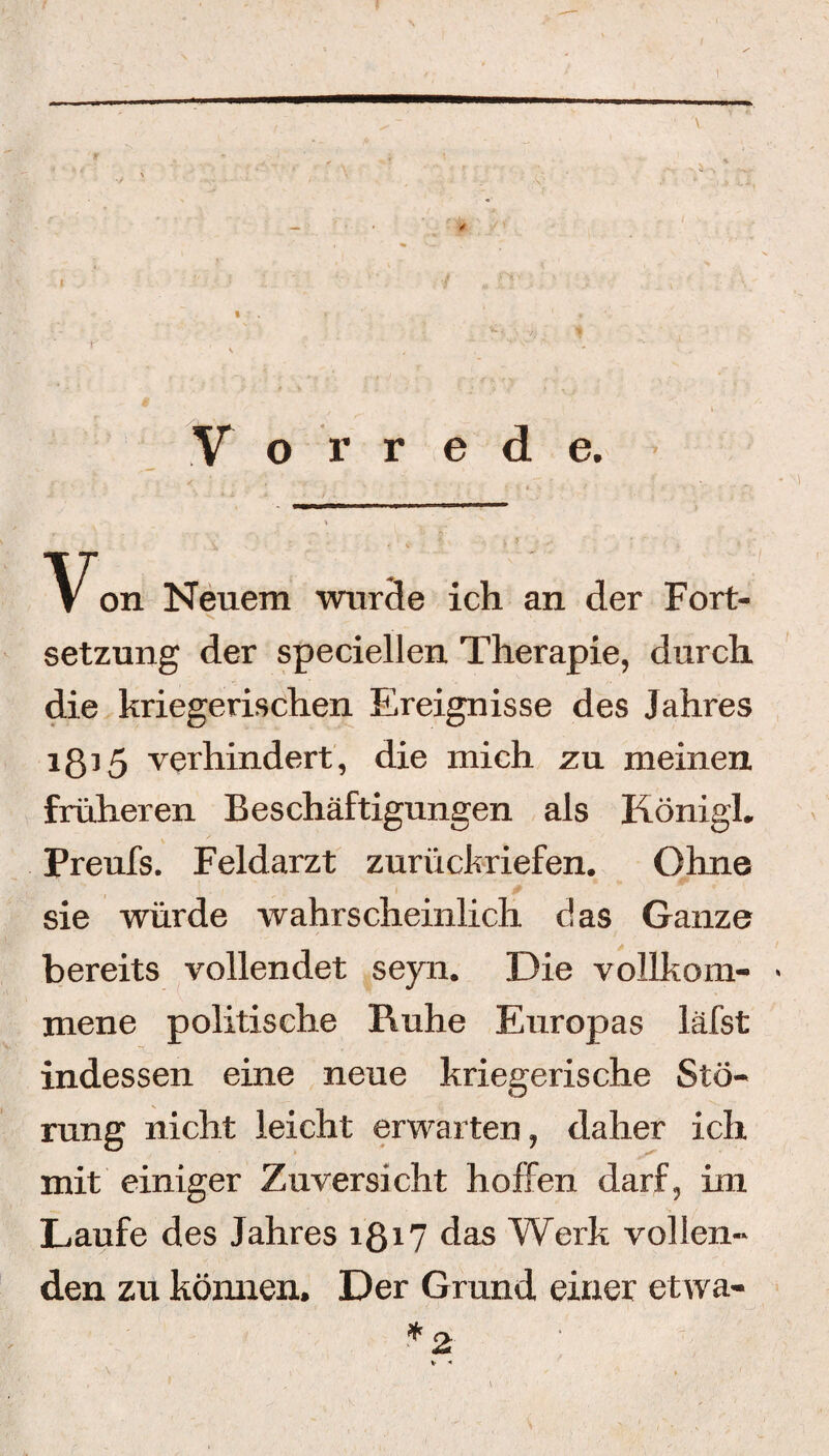 N gel an der Stelle, wo diese Kanäle die Häute der Blase schief durchbohren, um sich in dieselbe zu öffnen. Eine kurze Angabe dieser, und wohl noch mancher anderer Ursachen ist hier übrigens hinläng¬ lich, denn wirklich haben sie nur ivemg Interesse für den practischen Arzt, da es ihm selten möglich seyn wird, sie vor dem Tode zu entdecken, und , (noch seltner mit Erfolg zu behandeln. Jedoch mufs wohl bei den meisten dieser mechanischen die Ure- teren verschließenden Ursachen, noch ein Krampf hinzukommen, um die Verschliefsung zu vollenden, da ohne diesen bei der so bedeutenden Ausdehnbar¬ keit dieses Kanales, sich doch wohl der Urin immer noch einen Weg Lahnen würde. So sah man die Harnleiter oft durch bedeutende, wohl wie eine Wallnufe grofse Nierensteine verstopft, und deraohn- geachtet drängte sich der Urin daneben, wohl in einer Rinne, die er sich auf dem Steine gebildet hatte, durch. Häufig entsteht wohl dieser Krampf wie auch in andern Fällen, bei sehr bedeutender Aus¬ dehnung der Harnleiter, unmittelbar unter dieser. Die Diagnose der Harnverhaltung in den Harn¬ leitern hat immer grofse Schwierigkeiten. Sehr häufig erkennt man sie erst nach dem Tode bei der Leichenöffnung. Wie bedeutend auch immer die Ausdehnung des Nierenbeckens und der Un¬ teren seyn mag, so kann man diese docn niemals durch die aufseren Bedeckungen des Unterleibes