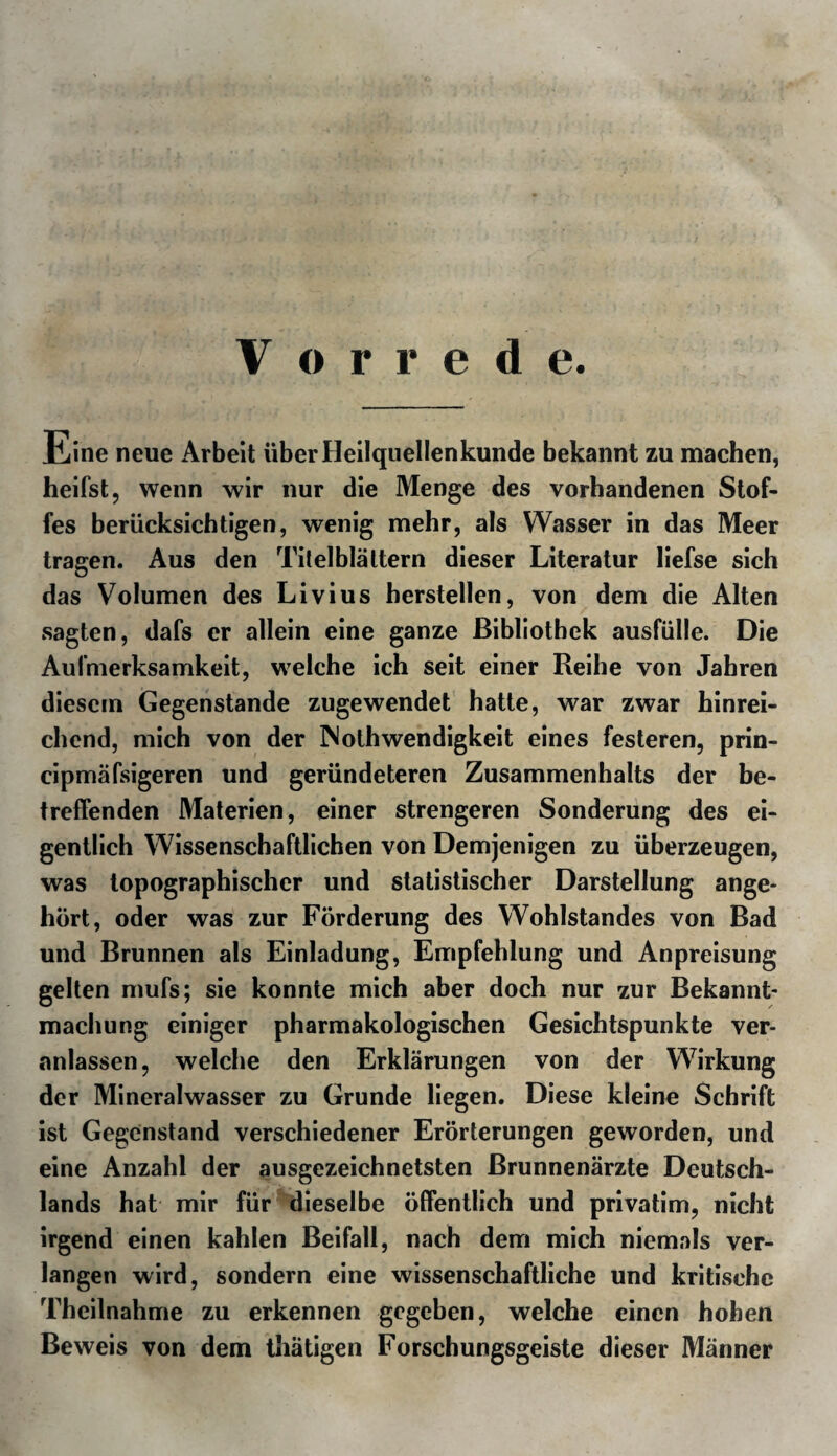 Wo sich das Stromthal in der Gegend von Innspruck ein wenig verbreitet, da brechen an den Hügelrändern zahlreiche Quellen, meist Säuerlinge mit Eisen hervor. Oberperfuss ist eine fast unbenutzte Sideropege von höchst geringem Gehalte an festen Bestandtheilen, früher mit einem Bade versehen; das hohe Seilrain, von ähnlicher Mi¬ schung, wie es scheint mit sehr vorherrschenden Talksalzen, wird als Bad und Brunnen mehr benutzt; am berühmtesten aber ist die in ihrer Mischung eben so unbedeutende Quelle von Natters, nach Bischof an festen Bestandtheilen isi>Tö (oder in 16 Unzen 0,425 Gran) enthaltend; eine Menge, so gering, als sie sich so leicht in keiner Quelle vorfindet. Der Rück¬ stand reagirte auf schwefelsaure Salze und Kochsalz, auf Eisen und Kieselsäure. Bäder gibt es hier nicht mehr, eben so we¬ nig auf der Höhe von Nock, 5000% wo eine früher sehr berühmte Akratokrene (0,347 Gr. im Pfunde) von ähnlicher Mischung mit Natters entspringt. Beide Wasser wurden für leichter als destillirtes gehalten und können, bei so ausserordentlicher Reinheit, wohl so befunden werden; jedoch hat Bischof nachgewiesen, dass, bei genauer Beachtung der Temperatur das Natterwasser 1,00017 (bei •+• 8° 75) wiegt. Das Bad auf dem Brenner, oberhalb Steinach, besitzt zwei Quellen, von denen die kalte zum Trinken, die wärmere zum Baden benutzt wird. Diese soll früher wirklich warm hervorgetreten, durch verschüttendes Geröll aber abgekühlt sein. Sie gibt im Pfunde 2,6 Gr. unlösliche, und 1,5 Gr. lösliche Be¬ standteile; erdige Chlorsalze und Eisen. M. H. 4500'. T. 22°5. Ihr verwandt, näher gegen das 3389' hohe Steinach liegt das Irinsenbad, im gleichnamigen Thale, eine ziemlich benutzte Hypsokrene. Innsbruck selbst besitzt das Ofenlocher Bad und das im Militairlazarethc angebrachte Bad der Karschenthaler