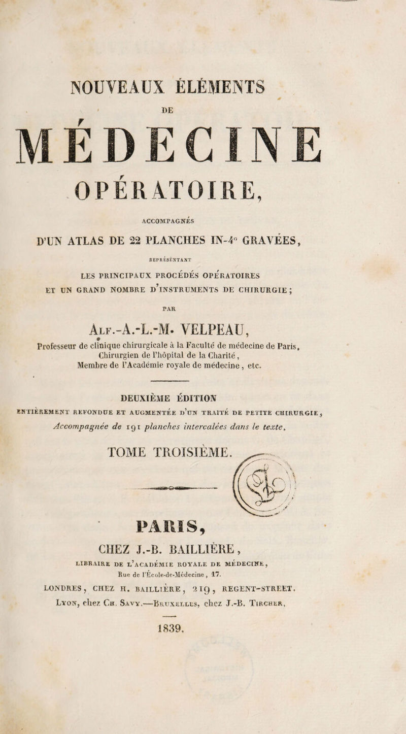 238 CORPS ÉTRANGERS l’extraction de corps semblables que s’ils s'engageait^ dans des vaisseaux superficiels. Quant aux corps étrangers résultant de la mortification, de la nécrose des os ou des parties molles, j’en ai traité assez longuement au chapitre des résections, pour n’avoir pas be¬ soin d’y revenir maintenant. Restent donc les corps étrangers arrivés directement du dehors, et ceux qui peuvent être ve¬ nus de loin par les traînées celluleuses. § I. Nous avons ici les aiguilles et les épingles. Une épin¬ gle armée de sa tête ne s’enfonce point ordinairement au- delà du niveau de la peau, et peut être retirée sans peine dans presque tous les cas. Il n’en est plus de même des épin¬ gles décapitées ou des aiguilles. Fréquemment on voit celles- ci se perdre dans les tissus, permettre à leur plaie d’entrée de se cicatriser, et ne plus permettre de les retrouver facile¬ ment. Un jeune homme s’assied sur la pointe d’une aiguille, et se pique vivement; effrayé, son maître m’envoya chercher deux heures après. Ne trouvant ni piqûre, ni la moindre ap¬ parence de corps étranger sur le point de la fesse indiqué par le blessé, je crus qu’il s’était trompé, et que l’aiguille était perdue dans la chambre. Au bout de huit jours on sen¬ tit sous la peau de la face externe de la cuisse quelque chose d'aigu que je découvris d’un coup de lancette : c’était la pointe de l’aiguille qu’il me fut alors aisé d’extraire. Un garçon, âgé de huit ans, s’était cassé une aiguille dans le mollet. Il soutenait, lui, que rien n’était resté dans sa jambe; sa mère était, au contraire, convaincue que tout, excepté le chas de l’aiguille, devait être caché dans les chairs de son enfant. A force de recherches, je crus sentir à deux pouces de la piqûre un point dur dont la pression était dou¬ loureuse. Ayant fendu la peau dans cet endroit, j’y trouvai à nu l’aiguille qui avait un pouce de long. Je ne sais combien de fois la même chose m’est arrivée pour les doigts, la paume des mains, l’avant-bras, le bras, l’épaule, le pied, le corps de la jambe, la cuisse et la fesse. Le visage et le crâne ne sont pas même à l’abri de particularités semblables. Lorsqu’on est appelé pour de pareilles blessures, il peut donc se présenter deux cas : ou bien, à l’aide d’une explora-