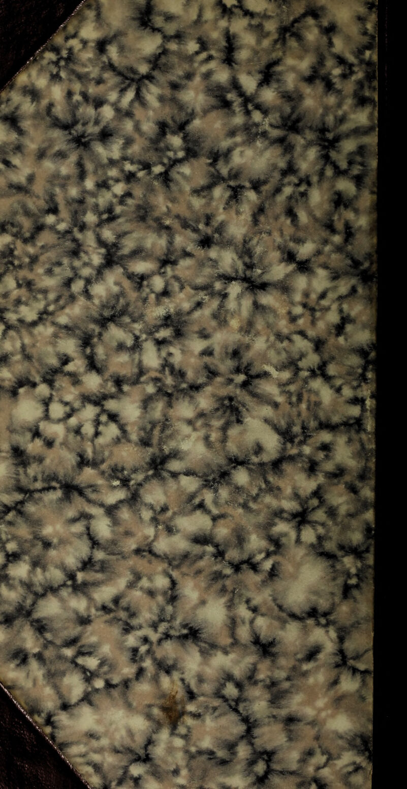 J. BEN Télémaque en français , et, à treize, soutenait, au collège d Oxford, une discussion publique, ou éclataient dès-lors cette sagacité d’observation et cette précision de langage qui dis¬ tinguèrent depuis ses écrits. Admis à Lincoln’s-Inn , après celte espèce de stage , en 1772 , il fit son début dans la profession d’avocat ( Barrister ), où son père s’était enrichi. Un organe fai¬ ble et une antipathie extrême pour le jargon verbeux du barreau , l’en dé¬ tournèrent bientôt. Le jeune Bentham n’envisageait, d’aüleurs , qu’avec ré¬ pugnance une carrière , où la multi¬ tude et l’incohérence des lois , se prê¬ taient aux décisions les plus contra¬ dictoires , faisant la chance belle à la chicane plutôt qu'au droit. Au lieu d’exploiter ces abus et d’en vivre , il se crut appelé à les réformer. C’était une haute et rude entreprise : Bentham y dévoua sa fortune et sa vie. Les lois de l'Europe , et non pas seu¬ lement celles de l’Angleterre , étaient alors un véritable cahos. Chaque pro¬ vince avait ses coutumes, modifiées par quelques emprunts aux lois romai¬ nes , et par l’introduction du droit canon. Voilà pour le fond , où l’esprit indépendant des peuples du Nord se mêlait, comme on voit, dans des pro¬ portions plus on moins inégales , avec les doctrines d’obéissance des derniers empereurs romains. Quant à la forme, il y avait vingt autorités différentes : c’étaient les lois rendues par le Parle¬ ment , les statuts -des rois , les tradi¬ tions locales , les simples ordonnances de police , les opinions des juriscon¬ sultes et les arrêts des diverses cours. Il n’a fallu rien moins en France qu’une révolution et la volonté puis¬ sante de Napoléon , pour faire sortir de cette confusion un ordre et une loi appropriés à 1 esprit du siècle. Ben¬ tham , simple particulier , ne pouvait pas opérer de pareils miracles ; mais sa parole a contribué à les préparer. La lecture du livre de YEsprït, par Helvétius , détermina cette vocation , en la dirigeant. La doctrine de Y Utile , sans doute par quelque propension de son esprit, lui apparut comme une ré¬ vélation. Il appliqua cette mesure à T H AM. l’étude des lois , et médita long-temps sur leurs rapports avec les gouverne- mens, les hommes , les mœurs et les climats. La formule qu’il a donnée de¬ puis au principe de sa morale : «.Maxi- mincr le Bien-être et Diminuer le Mal¬ être », indiquait dans sa pensée la fin naturelle des institutions, et toutes celles qui s’en écartaient, il les con¬ damnait sans respect pour la supers¬ tition des peuples ou pour l’antiquité qui les protégeait. Il commença par attaquer de front l’oracle de la jurisprudence anglaise , l’illustre Blackstone, dans ses Fray- mens sur le Gouvernement. Cet écrit , publié sous l’anonyme, en 1776, et remarquable par la hardiesse des aper¬ çus , autant que parla fermeté du rai¬ sonnement , fit une profonde sensa¬ tion. Entre Blackstone et Bentham, on remarquait déjà toute la distance qui sépare le publiciste de l’historien. A l’étude des lois, immense travail qui exigeait déjà, indépendamment du génie , beaucoup d’activité et une soli¬ tude presque absolue , Bentham ajou¬ tait l’étude des hommes et des rap¬ ports naturels qui sont la matière des législations. Il fit plusieurs voyages sur le continent, principalement à Paris , où il forma une liaison étroite avec Brissot. Dans une de ces excursions, en 1784 , Bentham rencontre à Flo¬ rence un de ses amis , propriétaire et capitaine d’un navire , qui se dirigeait vers l’Asie - Mineure ; il s’embarque avec lui, prend terre à Smyrne, d’où un bâtiment turc le transporle à Con¬ stantinople , et, après un séjour de deux mois , au cenire de 1 Islamisme , pousse jusqu’à Karkow, en Ukraine, où son frère, depuis général au ser¬ vice de la Russie, commandait alors un bataillon franc. Celui-ci était parti pour la Tauride , alors menacée par le capitan-pacha. Bentham mit son ab¬ sence à profit, en écrivant ses lettres sur les Lois relatives à l’Usure, et la première partie de son Panoptique, esquisse d’un système pénitentiaire, dont il attendait la réforme des cri¬ minels. Bentham revint par la Pologne, l’Al¬ lemagne et les Provinces-Urnes , où il