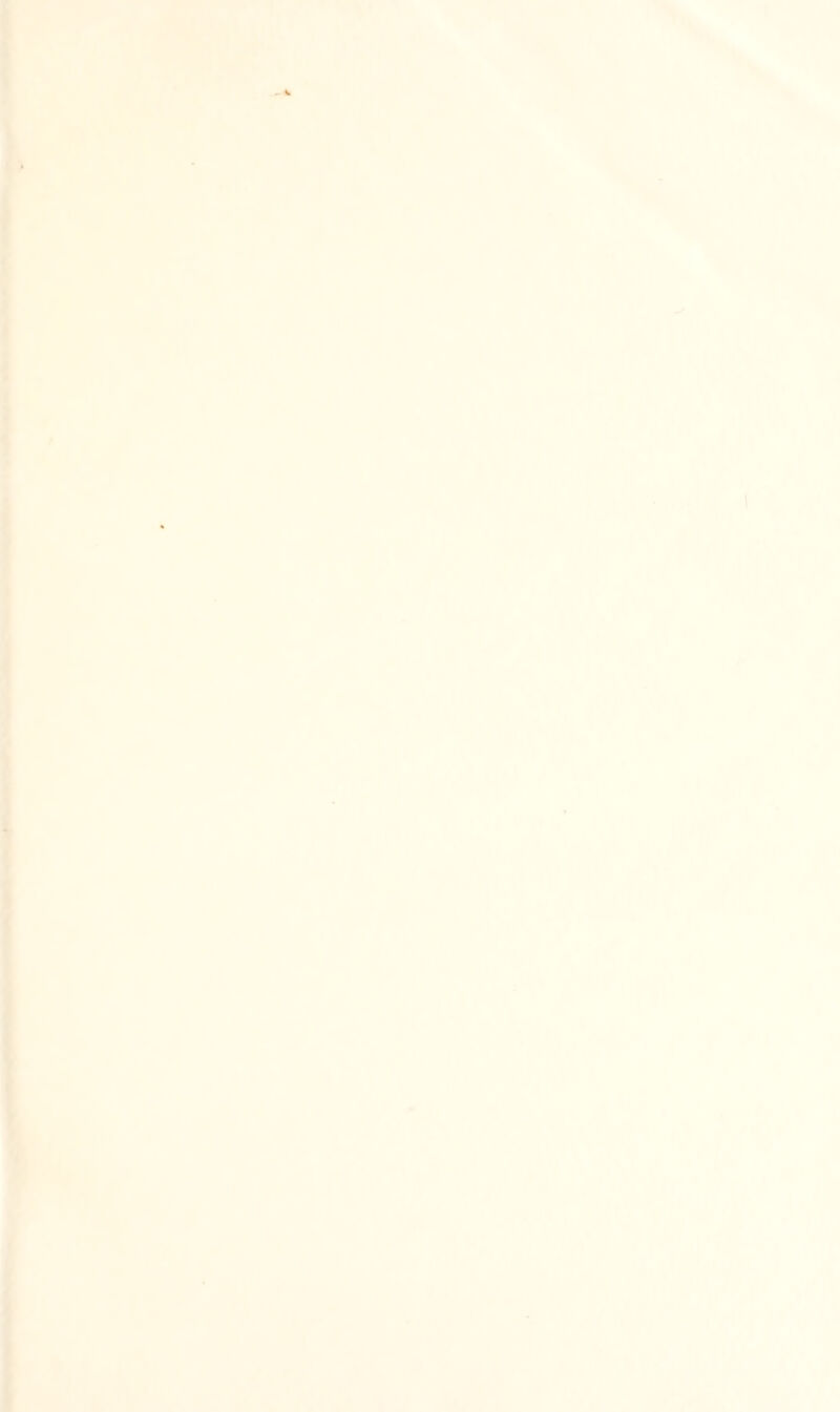 7° taux abondaus do chlorure de sodium. Enfin il resta une pe¬ tite quantité d'une liqueur jaune et très-acide, qui déposa, outre du chlorure de sodium et une matière résineuse âcre, des cristaux d’asparagine biliaire , de manière qu’on n’eut plus pour résidu qu’une quantité extrêmement petite du li¬ quide acide. Au reste, la quantité d’asparagine qui fut obte¬ nue ainsi était moins considérable qu’on ne devait s’y at¬ tendre d’après celle de la bile employée, et l’on reconnut aussi parla suite qu’une partie de cette substance se trouvait contenue dans les précipités résinoïdes. Ces derniers furent traités de deux manières différentes, savoir par l’eau et par l’alcool absolu. Traitement par Veau. — En les faisant digérer avec de l’eau, ils s’y dissolvaient en grande partie : cependant il restait, la plupart du temps, un peu de résine verte , qui n’était point soluble dans l’eau. C’est ce qui arriva particulièrement au précipité résineux obtenu en premier lieu. La dissolution aqueuse était en général rendue trouble et laiteuse par des molécules très-fines de résine qu’elle tenait en suspension, de sorte qu’elle avait beaucoup de peine à traverser le filtre, et que, même au bout de plusieurs jours, à peine avait-elle déposé quelque peu de résine. Soumise à l’évaporation , elle se partageait de nouveau , quand elle contenait assez d’acide hydro-clilorique, en un précipité résinoide et en une liqueur acide, d’où l’ou pouvait encore obtenir un peu d’asparagine en la faisant évaporer. En traitant de nouveau ce dernier précipité par l’eau , il se dissolvait presque entièrement , et la liqueur obtenue de cette manière pouvait être considérée comme une combinai¬ son de résine biliaire , de picromel et d’un peu d’acide liy- dro-chlorique. Voici quelles étaient les propriétés de cette combinaison : sa dissolution aqueuse, qui, très-étendue, était laiteuse , à cause des particules déliées de résine qu’elle te¬ nait en suspension, devenait, par l’évaporation, transpa¬ rente, sirupeuse, puis semblable à la térébenthine, et lais¬ sait enfin un extrait pellucide, jaune ou brun, qui rougis¬ sait le tournesol, et qui avait une saveur sucrée, pénétrante et persévérante. Traité par l’eau, cet extrait donnait une dis-