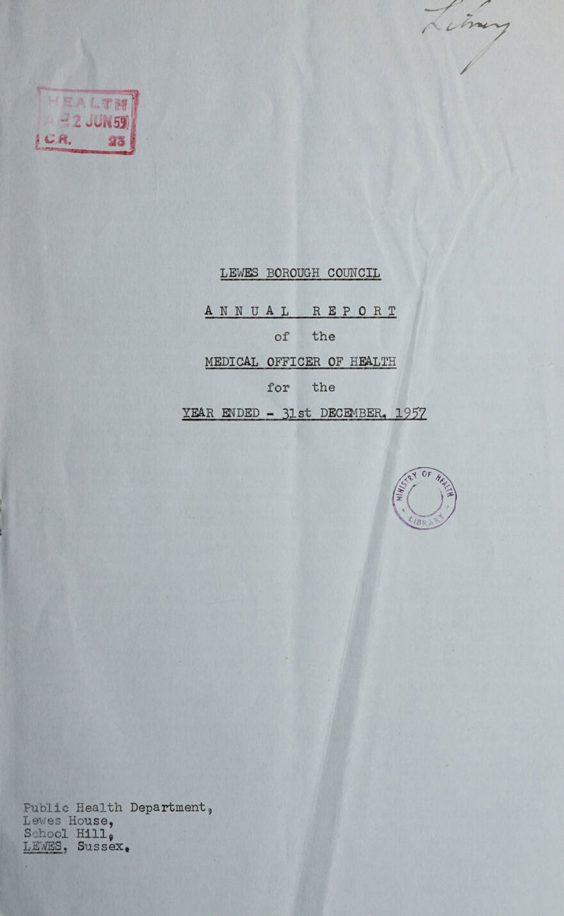 / LEWES BOROUGH COUNCIL ANNUAL REPORT of the MEDICAL OFFICER OF HEALTH for the IEAR ENDED - 31st DECEMBER, 1957 Public Health Department * Lewes House, School Hill* LEWES. Sussex*