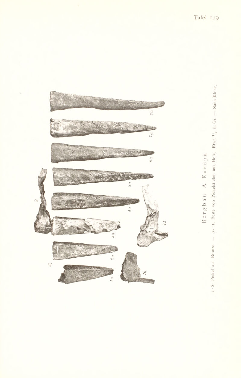 Pickel aus Bronze. — 9-11. Reste von Pickelstielen aus Holz. Etwa 1L n. Gr. — Nach Klose